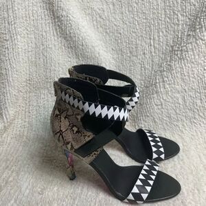 Taylor Says synthetic snakeskin heels black & white geometric sz10